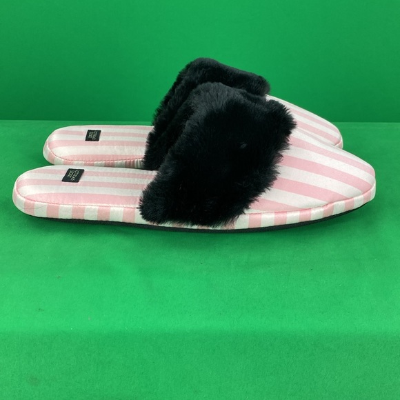 Victoria’s Secret Classic Pink and Black Faux Fur Close Toed Slippers - Picture 4 of 12